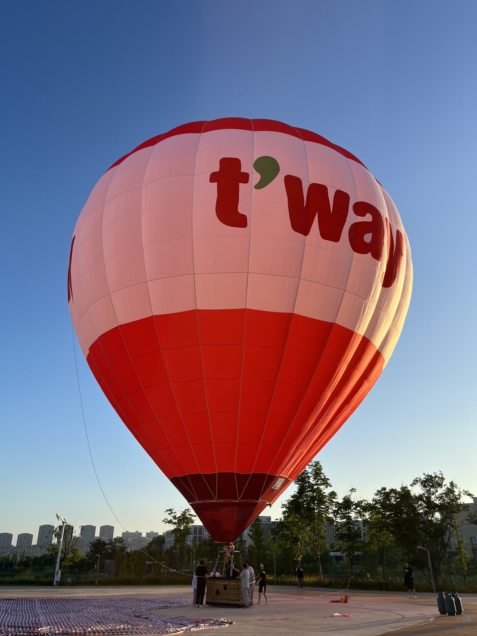 红白tway航空载人气球