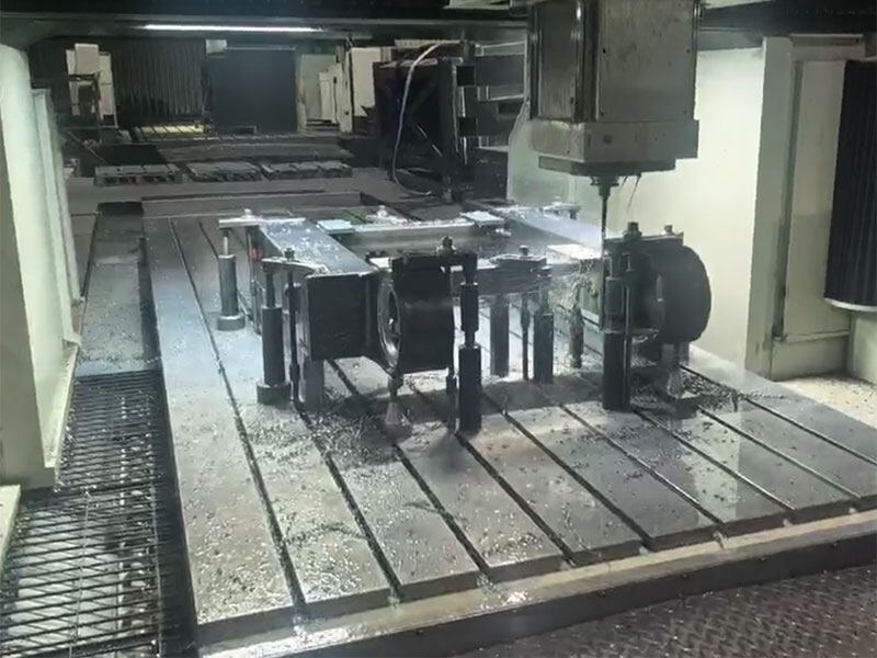 履带底盘车架加工中心