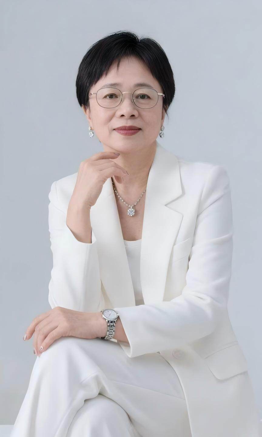 严凌美
