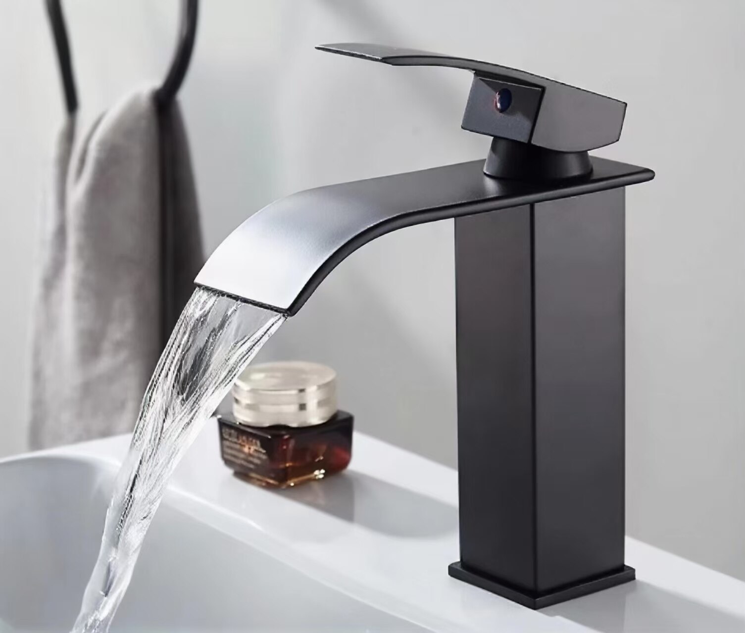 Waterfall faucet