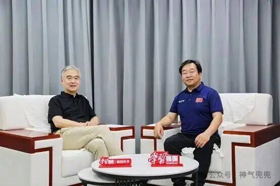 郑剑春与雷波谈《口袋中的实验室——行空板与实验设计》
