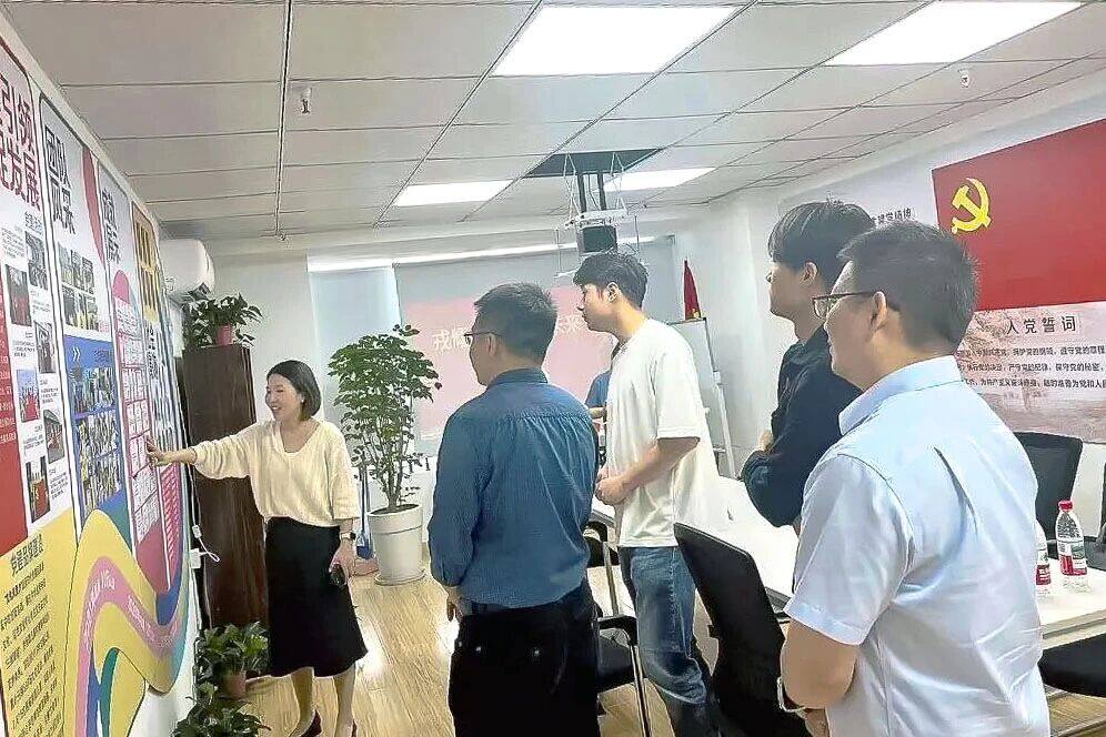 奉贤 | 当好“针”牵好“线”，让退役大学生士兵毕业季不迷茫