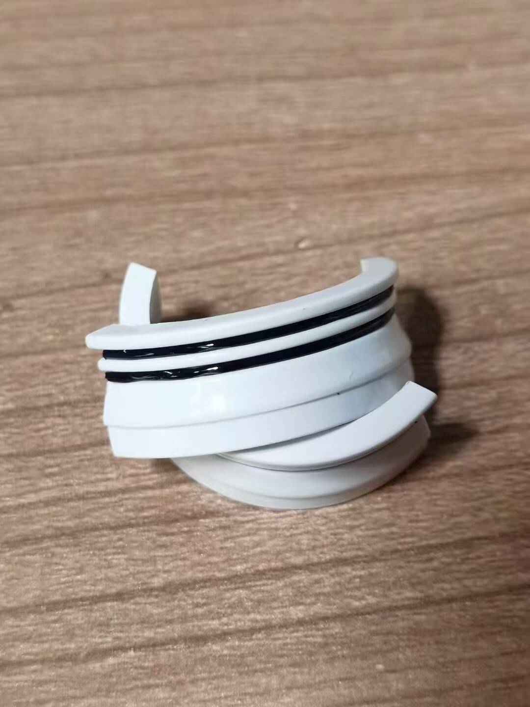 Curved eyelash strip