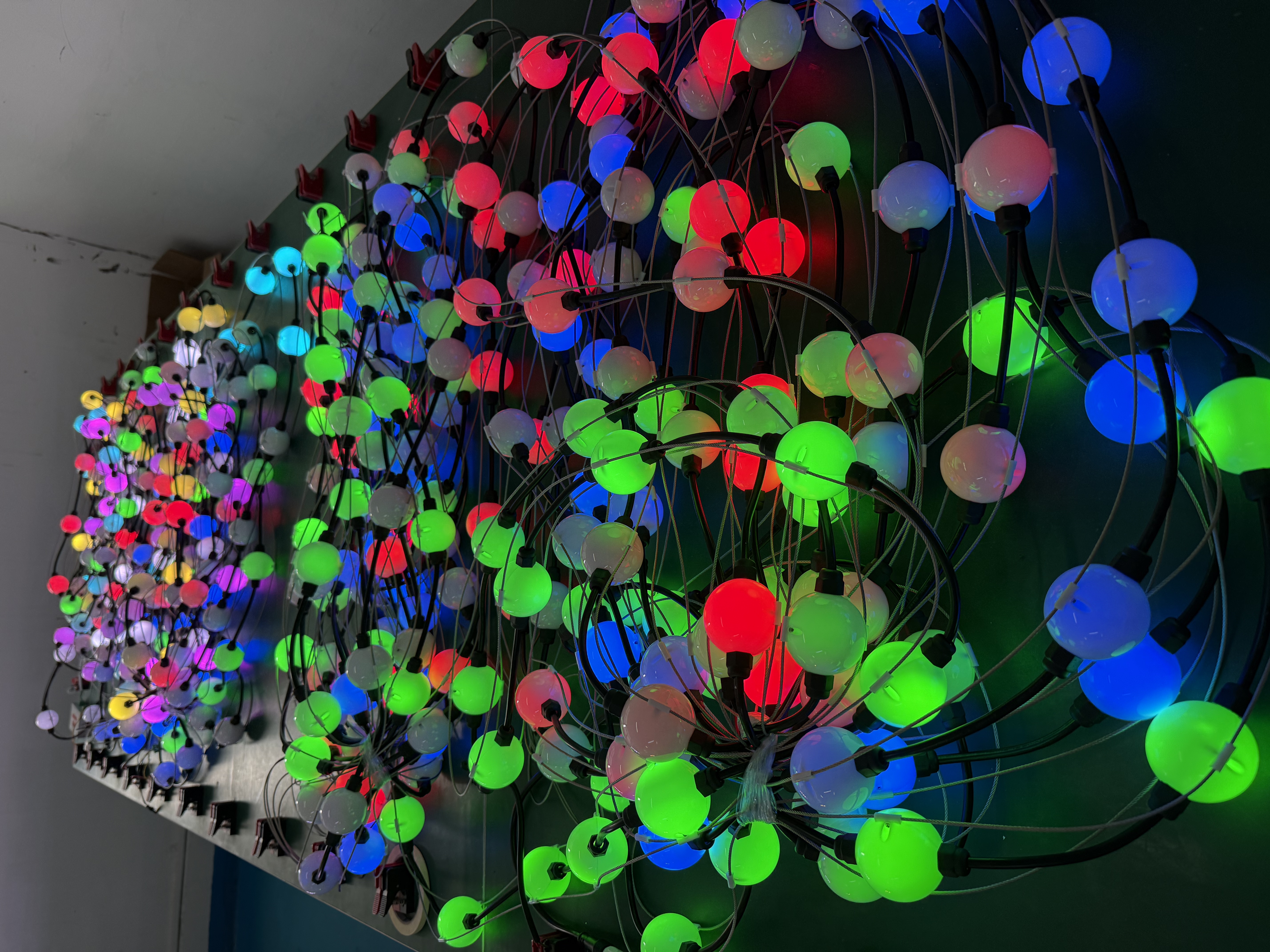 Best Selling 35mm/50mm RGB Pixel LED Ball Chain Light – 4/6 LEDs, IP67, 360° Beam, DC24V