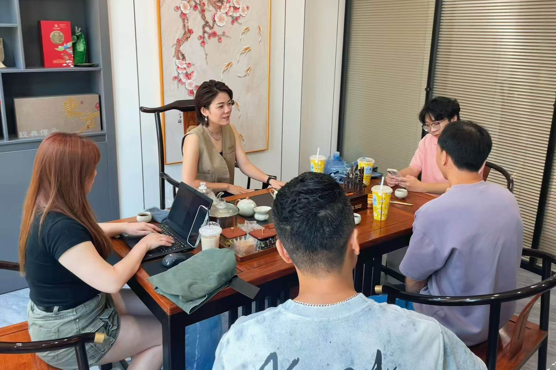 西舞定制 / 品牌海外运营视频反馈