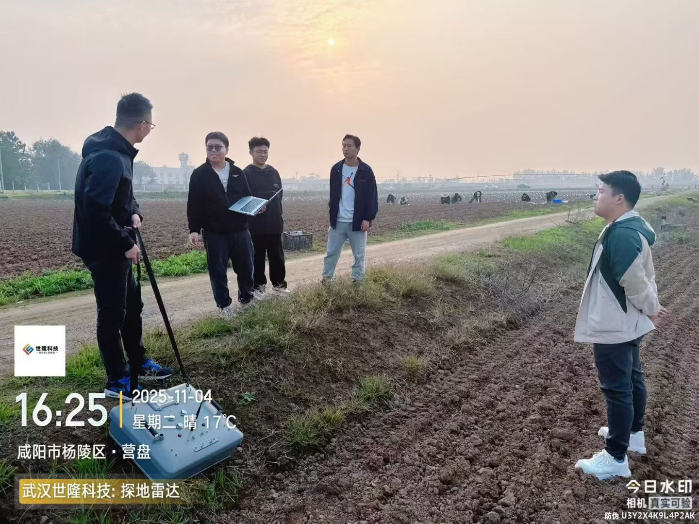 Researchers discuss ground-penetrating radar data in the field