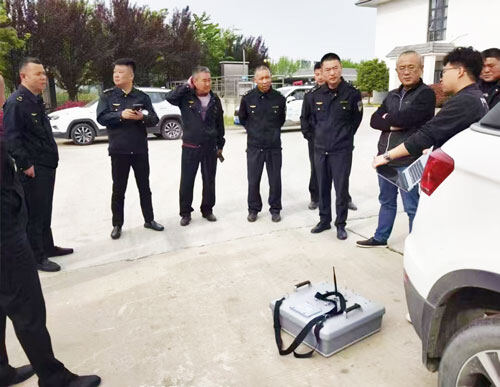 Enforcement officers of the Dangshan County Ecological Environmental Protection Comprehensive Law Enforcement Brigade attend equipment training.