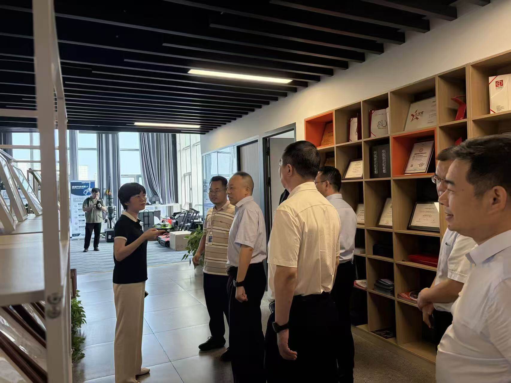 Warm Welcome to Jiangxia District Government Leaders for Visit and Guidance at Shilong Technology