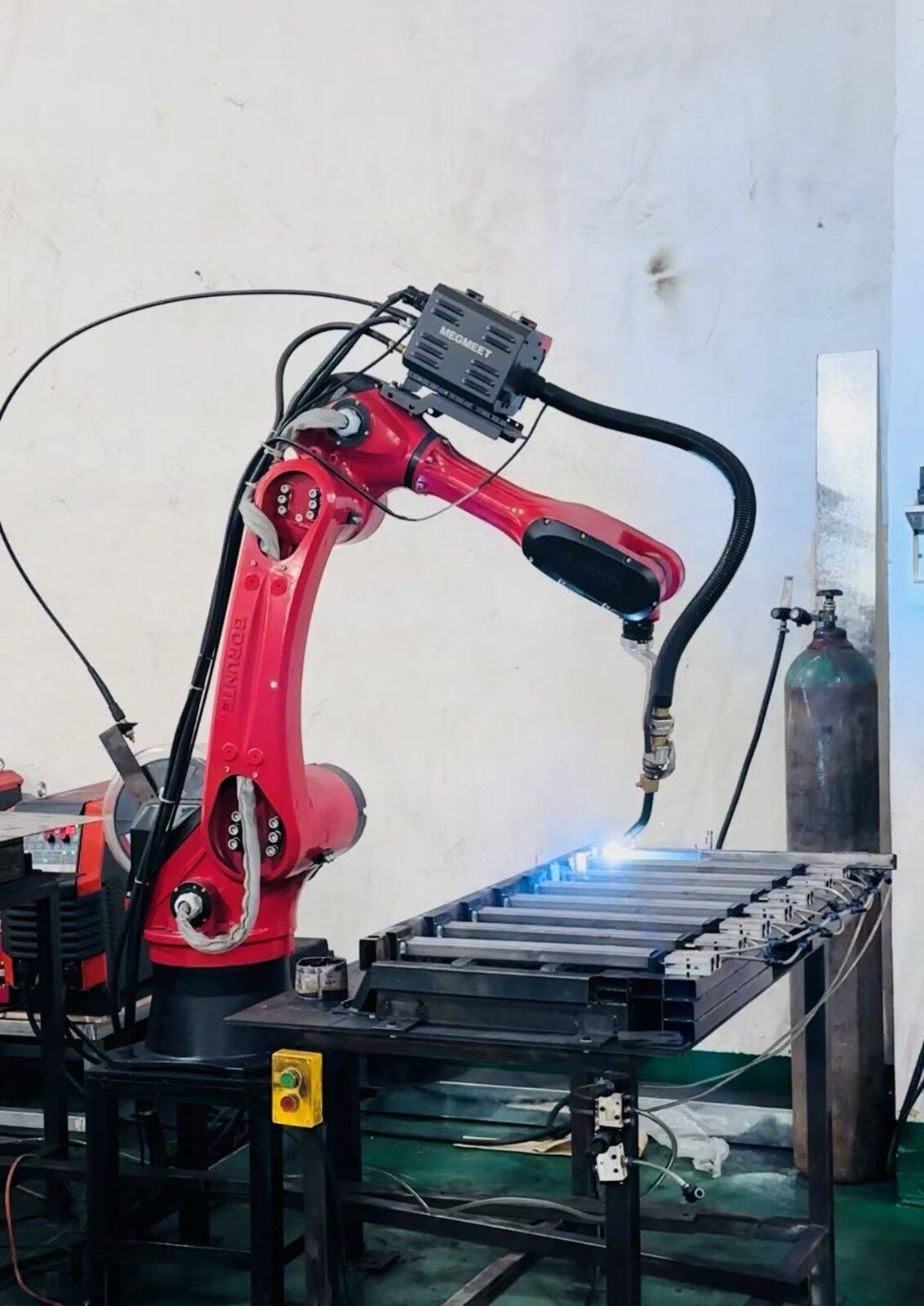 Welding robot