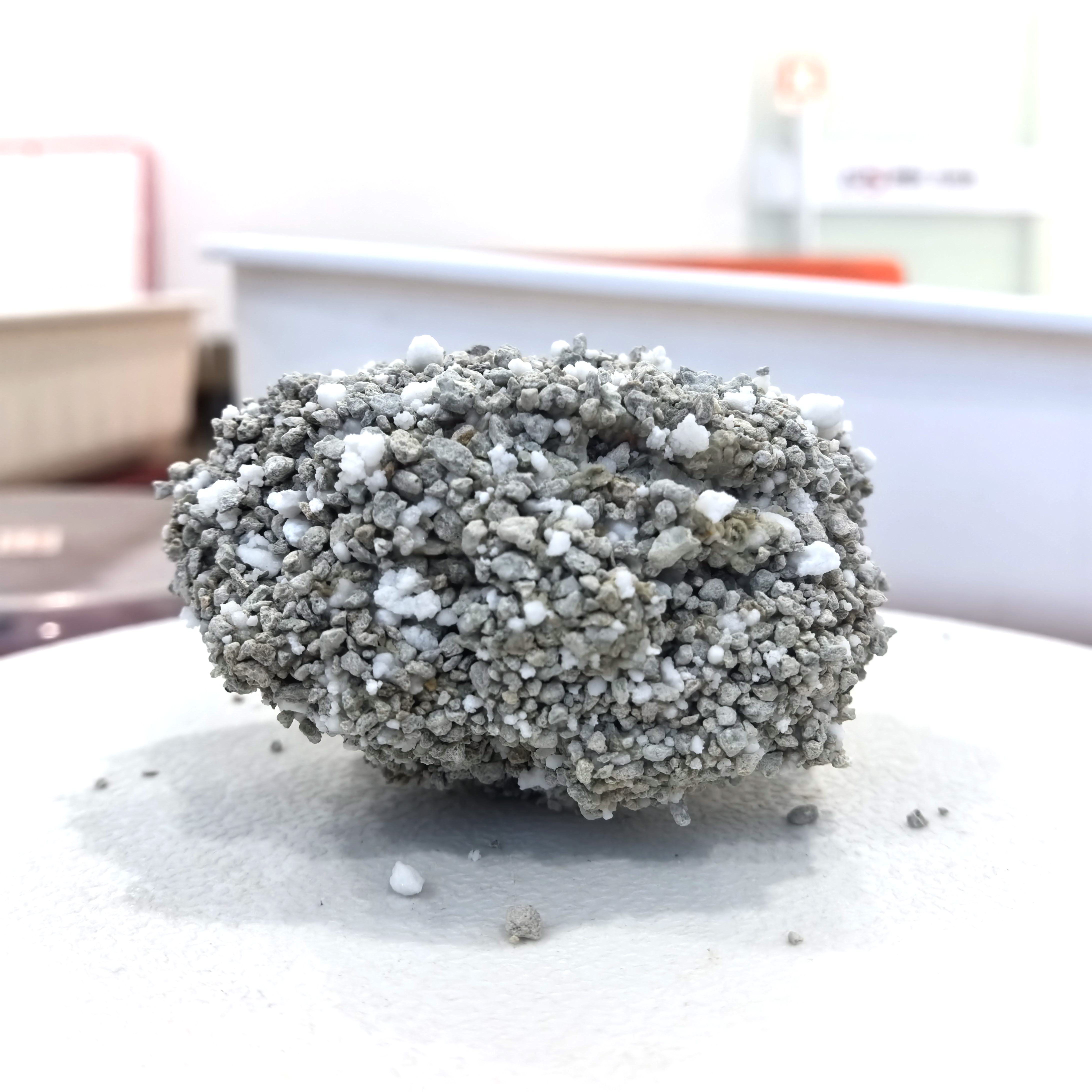 Mixed Bentonite &Cassava Cat Litter Low Dust Strong Clumping Deodorizing OEM Wholesale Cat Sand  - gallery thumbnail 3