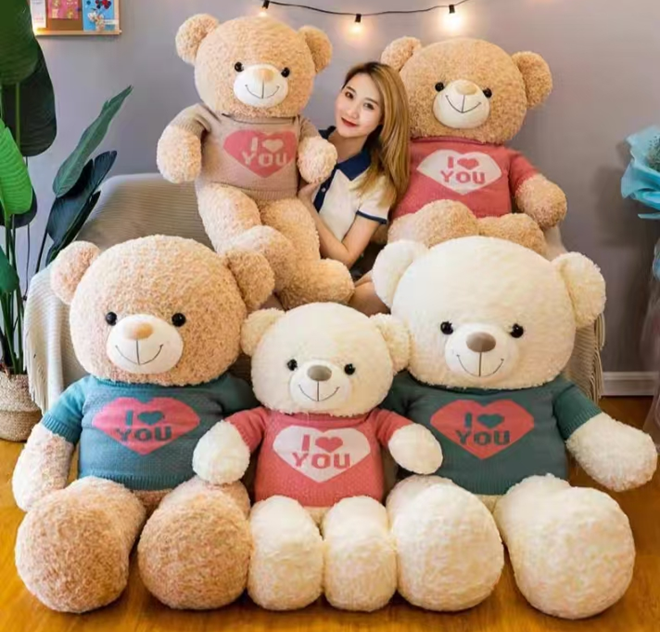 Lips Sweater Bear
