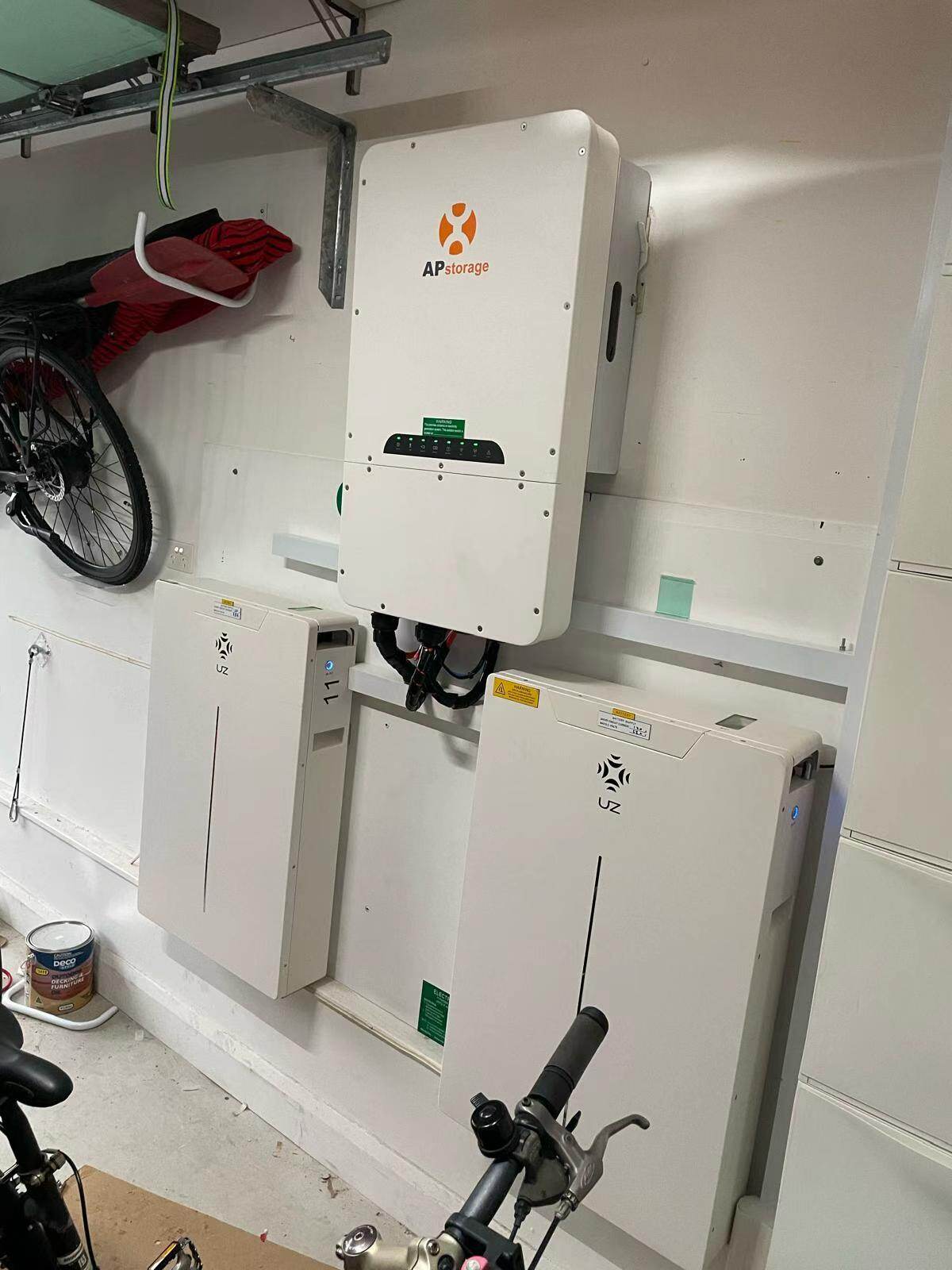 AP Storage inverter with dual UZ batteries garage installation