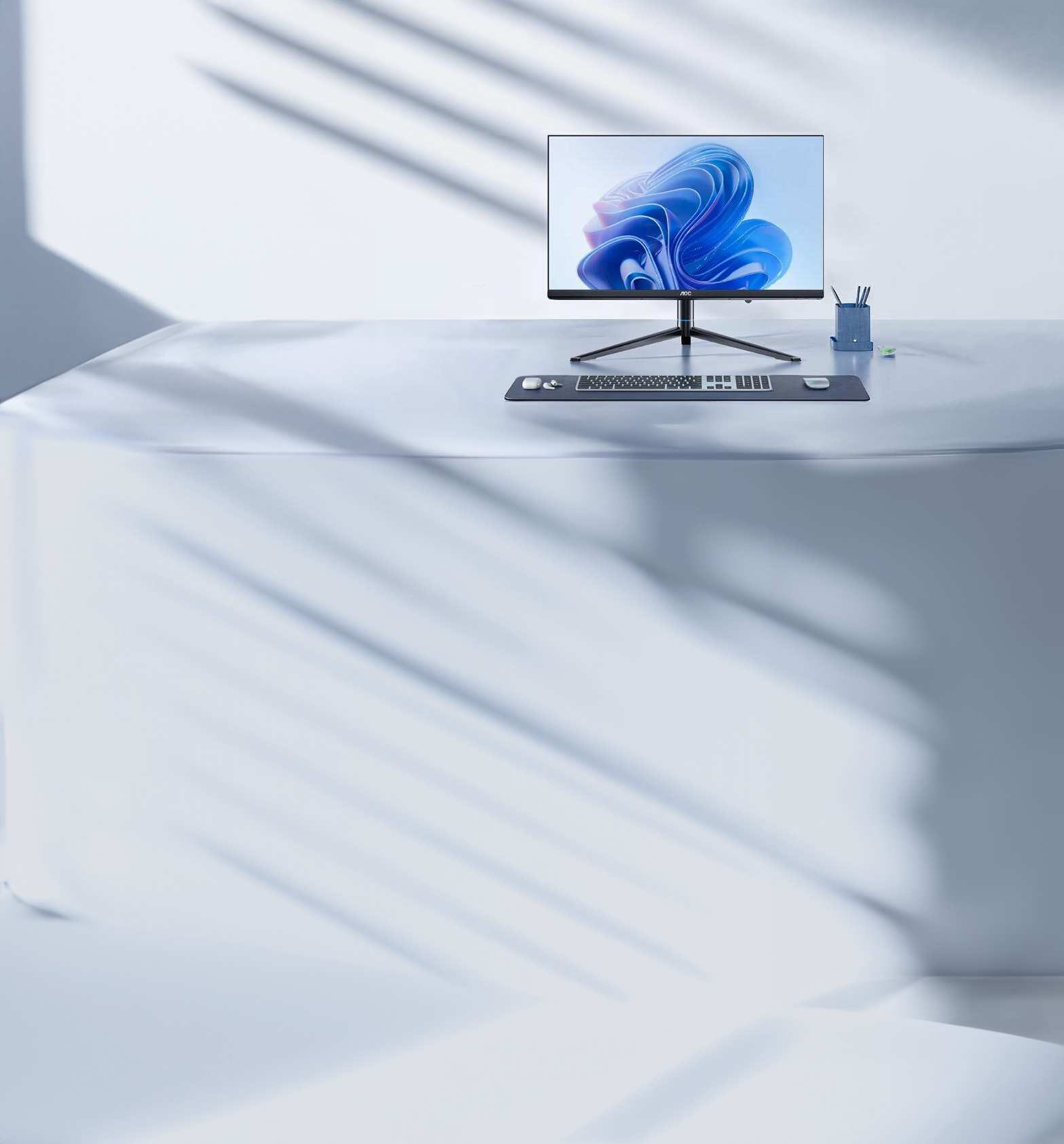 AOC E66 Lifestyle scene