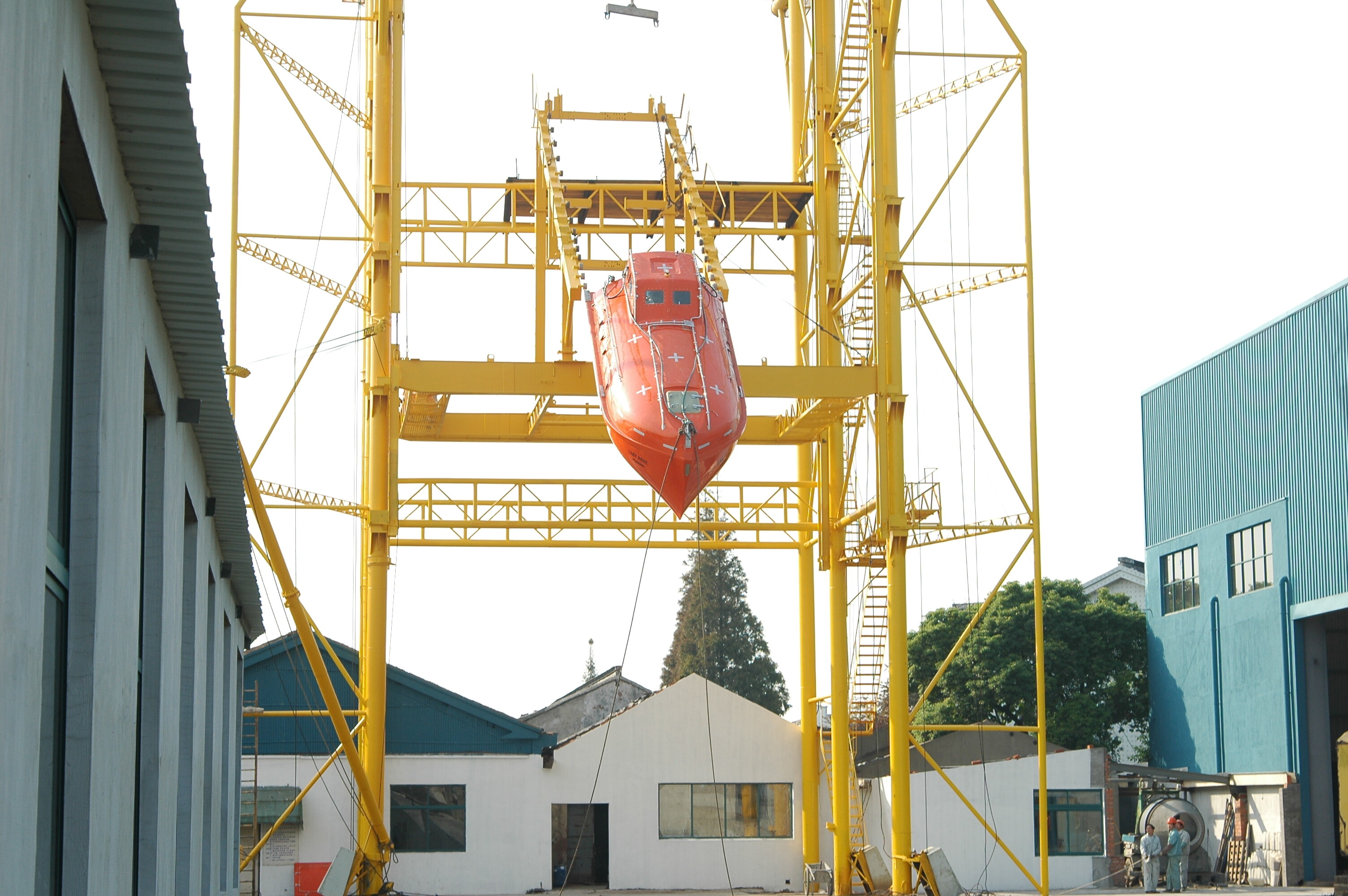 Free Fall Lifeboat