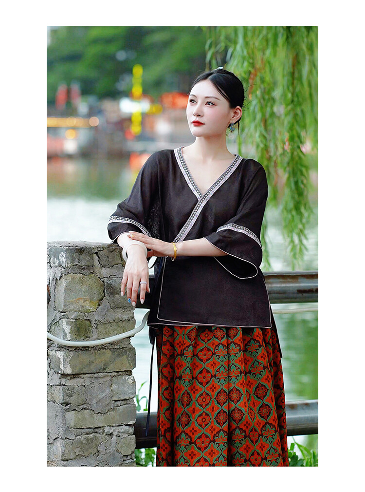Xiangluju Agarwood · New Chinese Style Mandarin Collar Top for Women, Made from Xiangyunsha Fabric