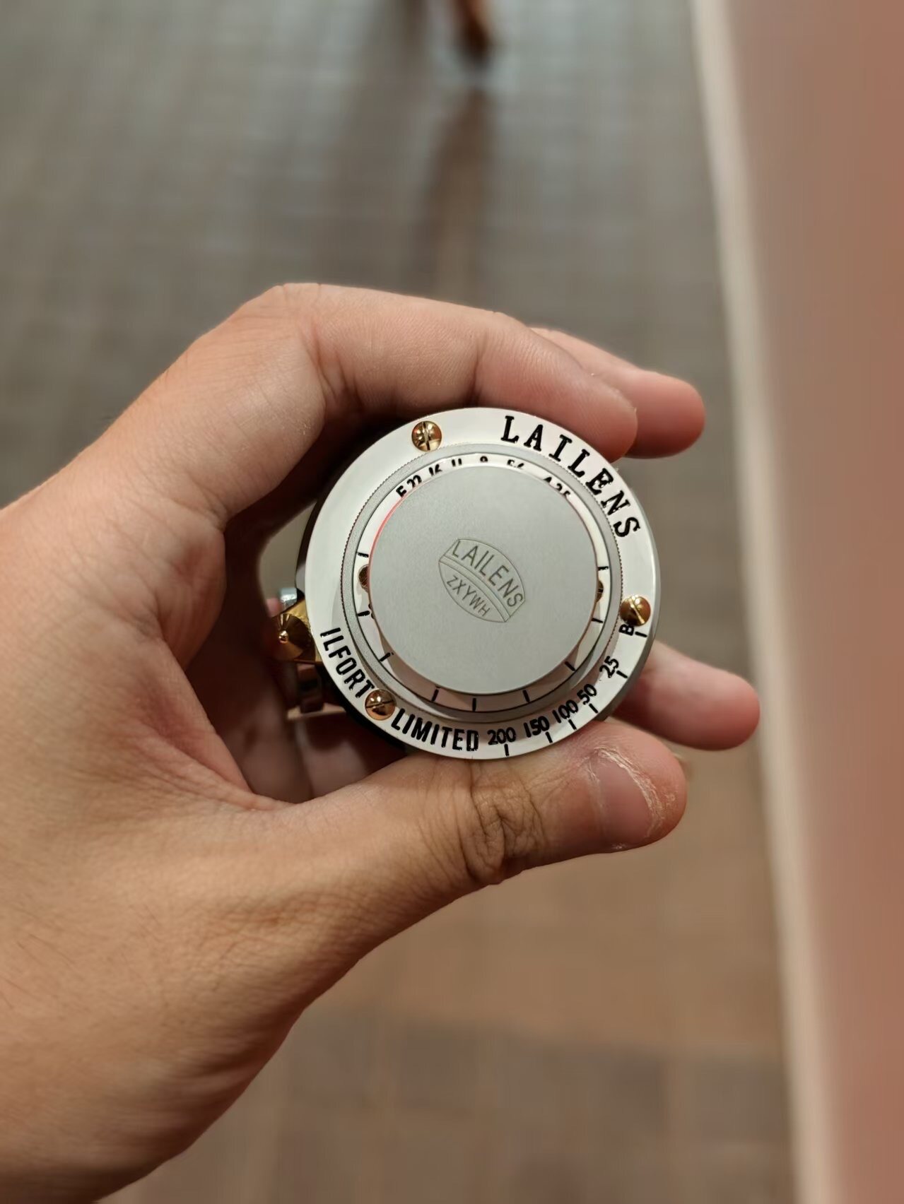 LAILENS Lens Cap Close-up