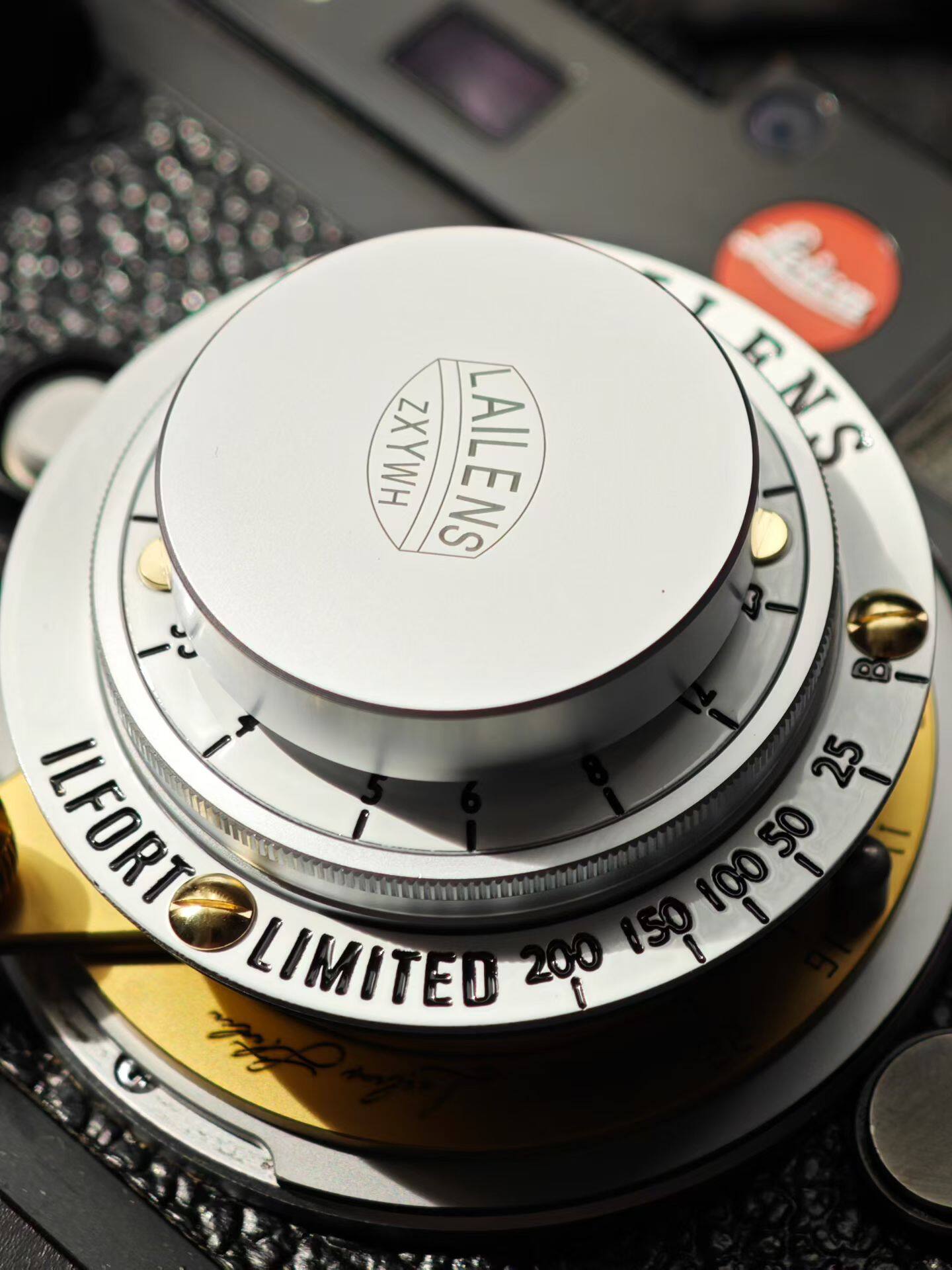 LAILENS Lens Cap Close-up