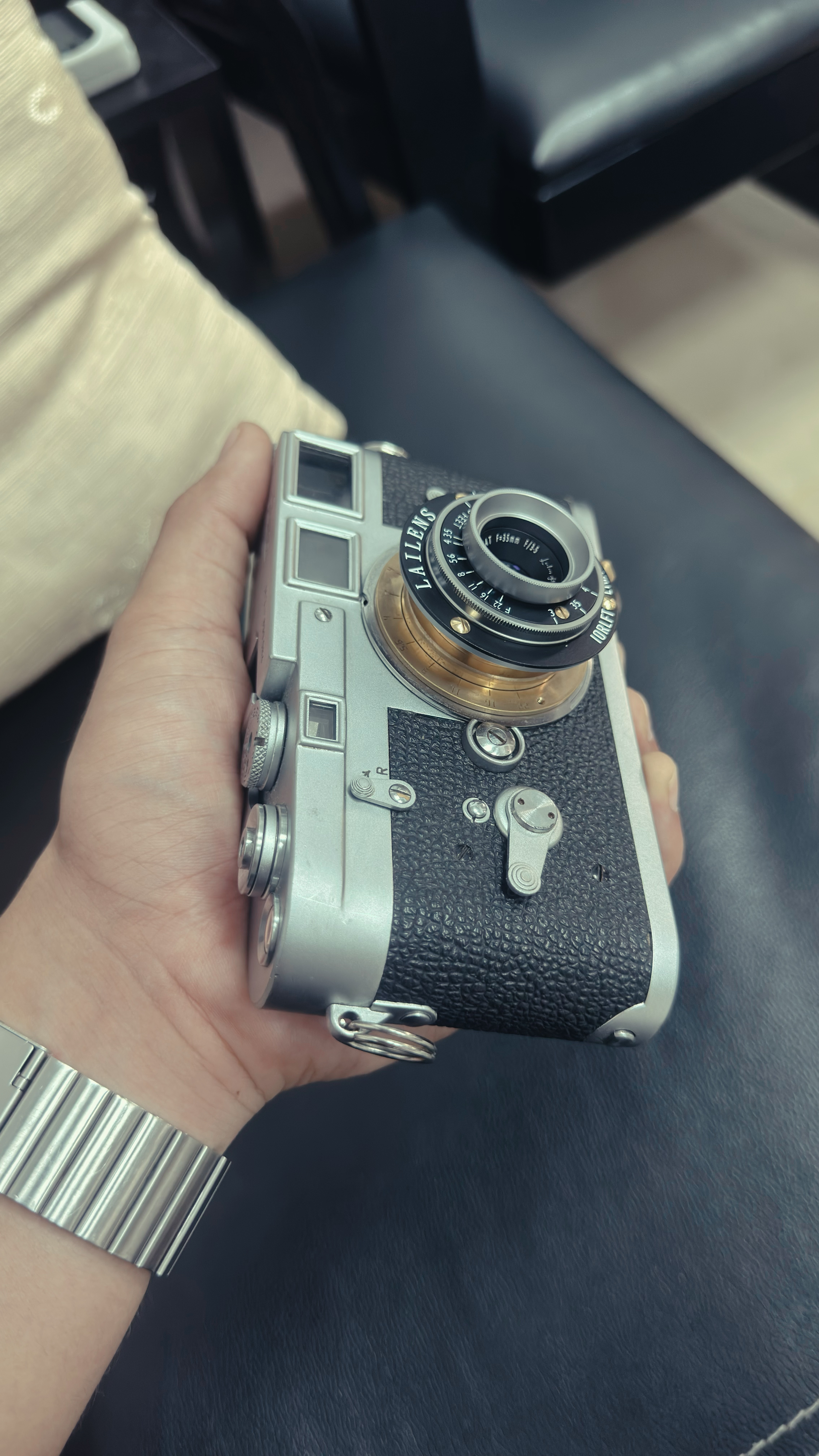 Handheld LAILENS lens with Leica