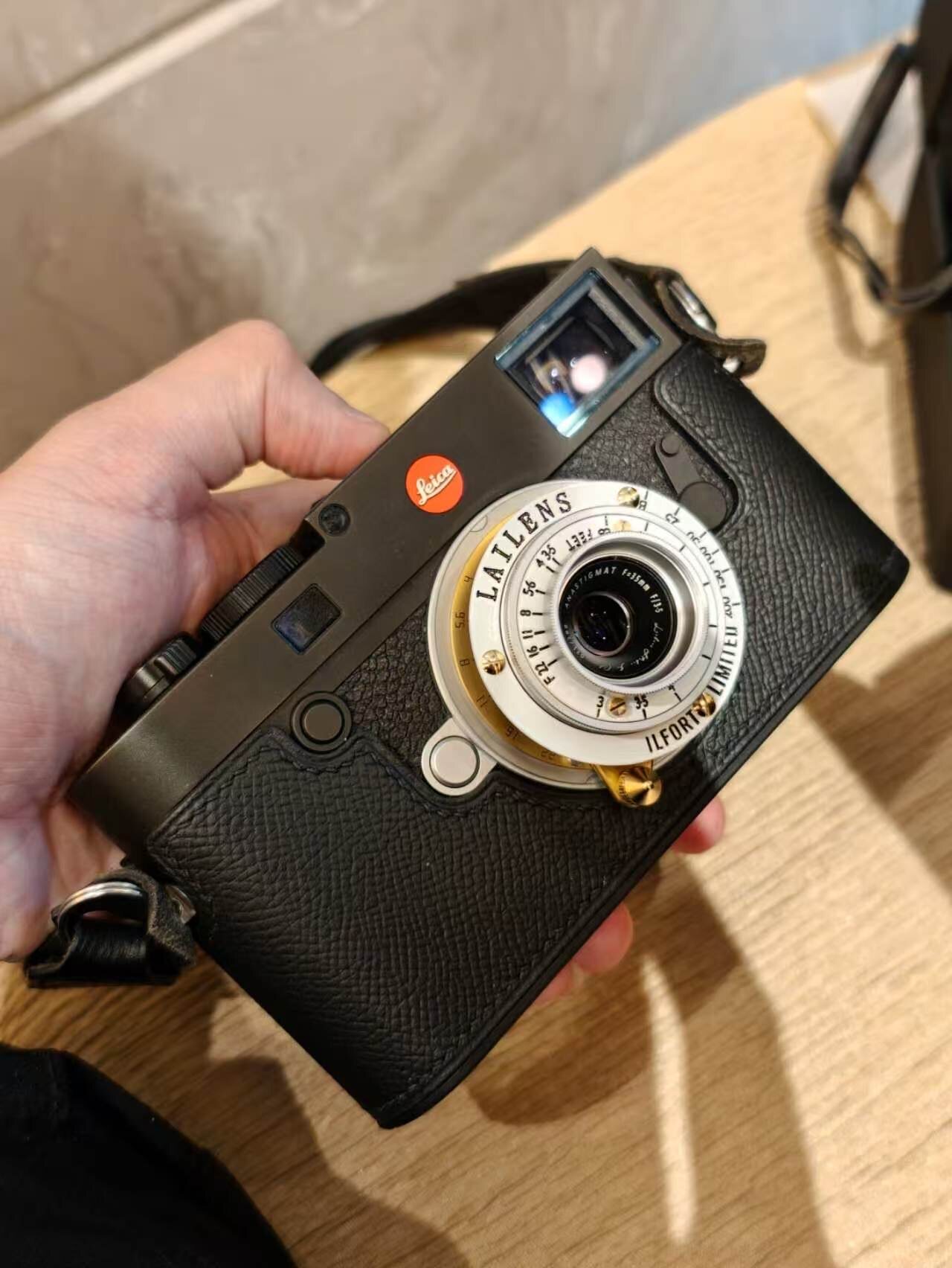 Holding a LAILENS lens