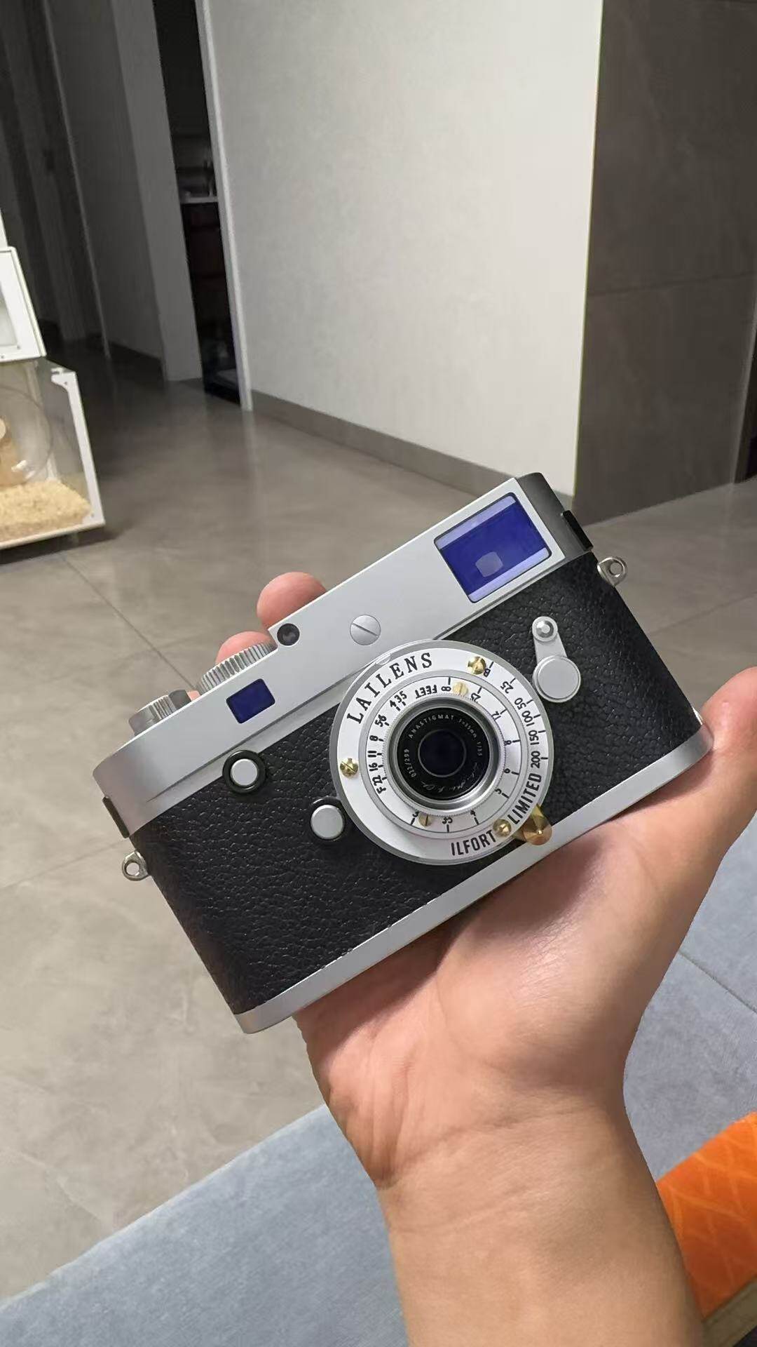 LAILENS Lens with Silver Camera