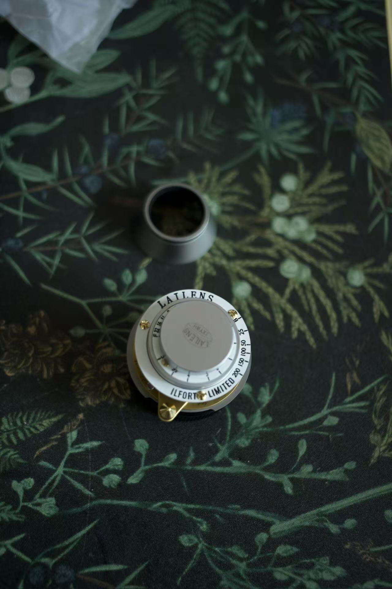 LAILENS Lens Plant Background
