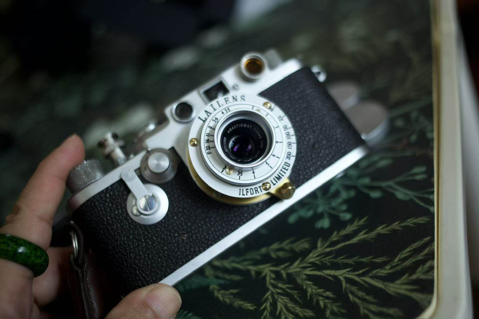 LAILENS Lens with SmallRig Leather Case