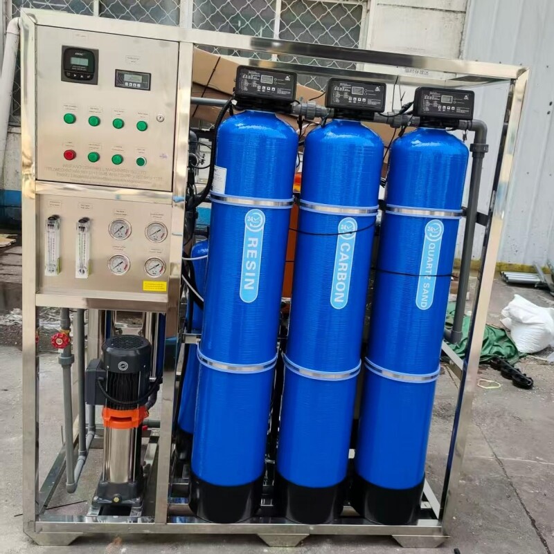 Reverse osmosis water filtration system - view 1