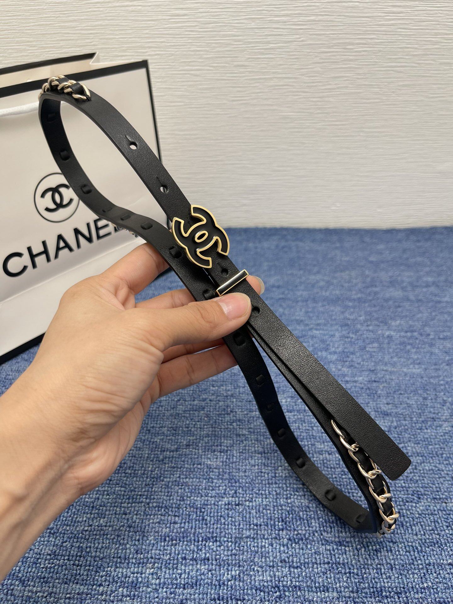 Chanel Chanel Double‑C Chain Detail Thin Leather Belt