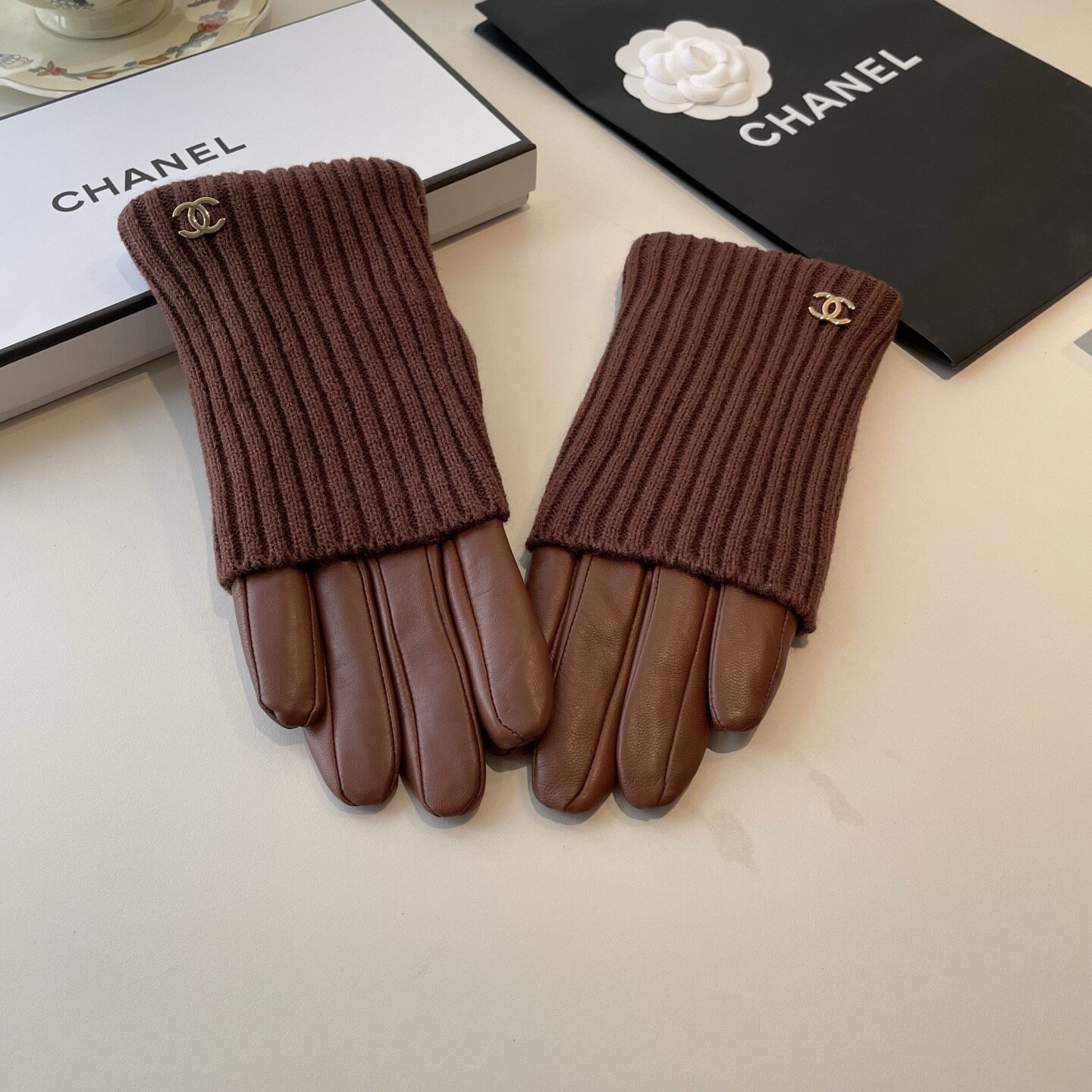 Chanel Chanel Gold‑Tone CC Logo Knit Spliced Lambskin Gloves