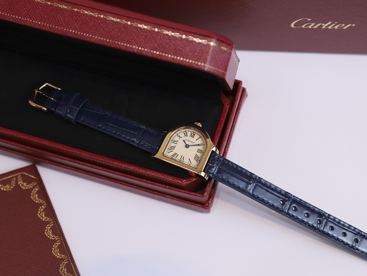 Cartier  Cartier Cloche de Cartier Yellow Gold Cream Dial Roman Numerals Dark Blue Alligator Leather Watch
