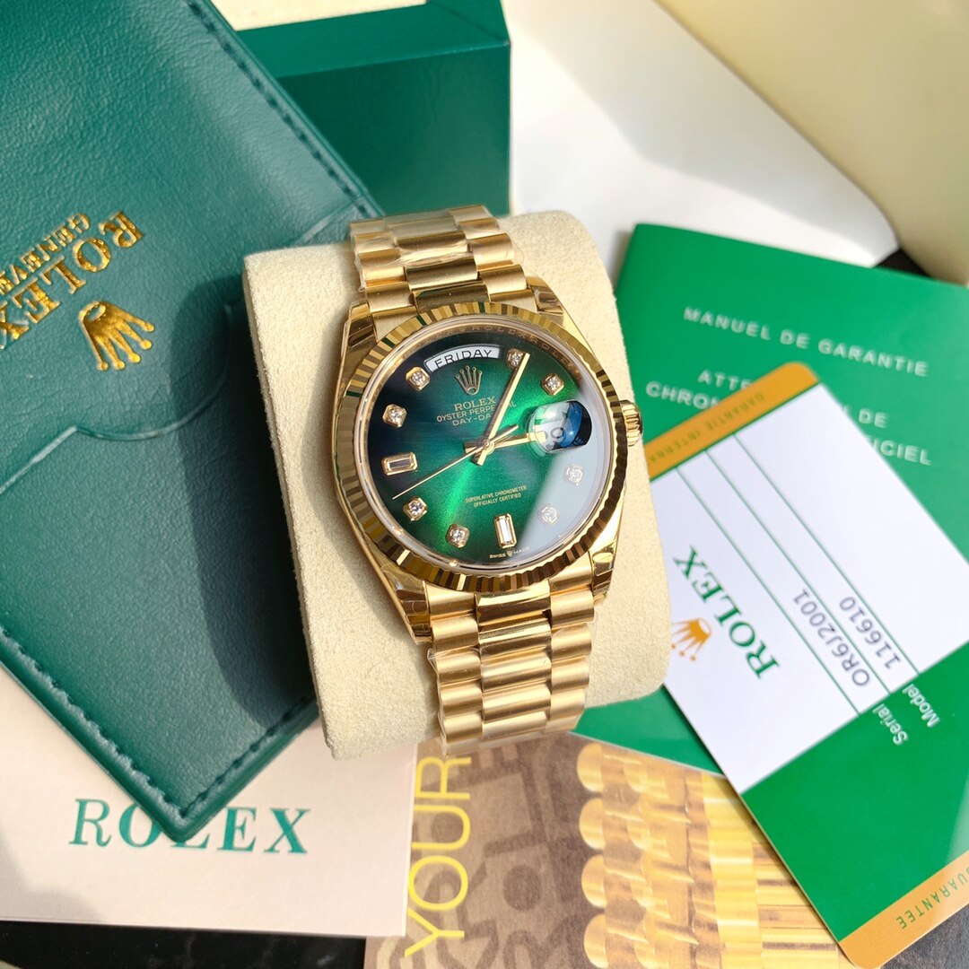 Rolex Rolex Day-Date 18K Yellow Gold Gradient Green Dial Diamond Markers Fluted Bezel President Bracelet W