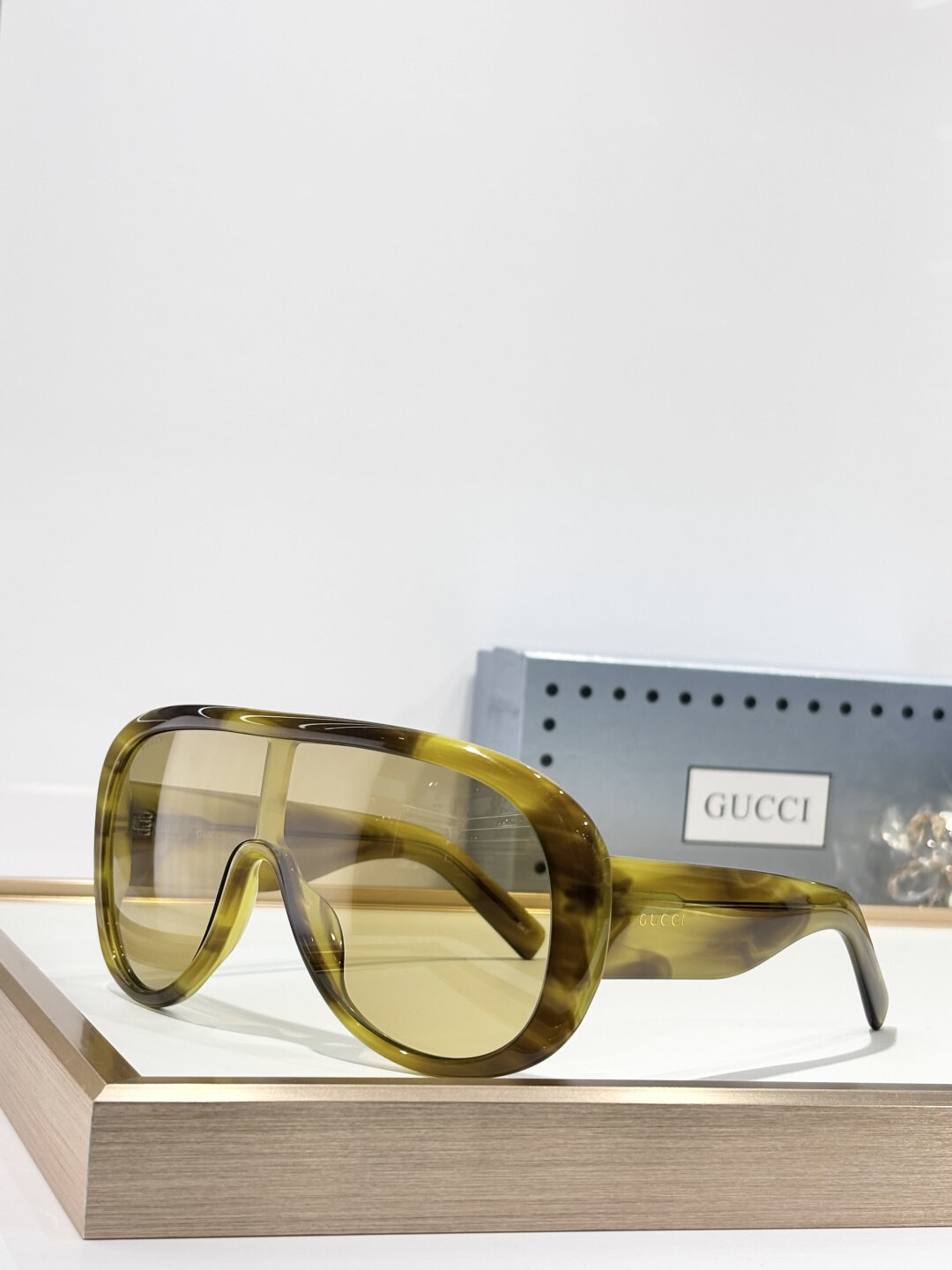 Gucci Gucci Tortoise Aviator One‑Piece Oversized Sunglasses