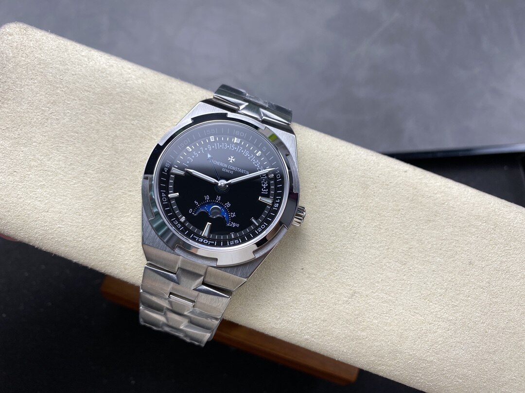 Vacheron Constantin Vacheron Constantin Overseas Steel Moonphase Retrograde Calendar Watch