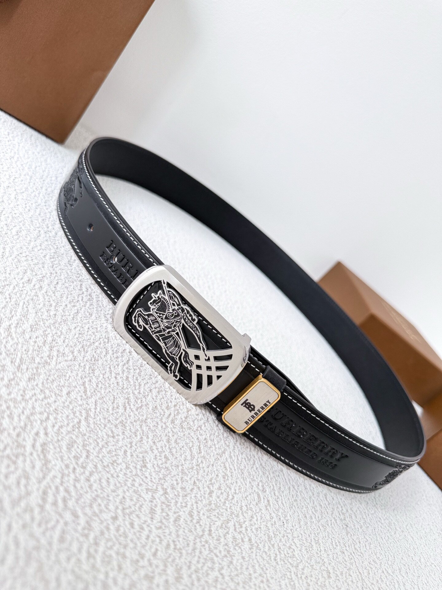 Burberry Burberry Knight Embossed Pin‑Buckle Leather Belt