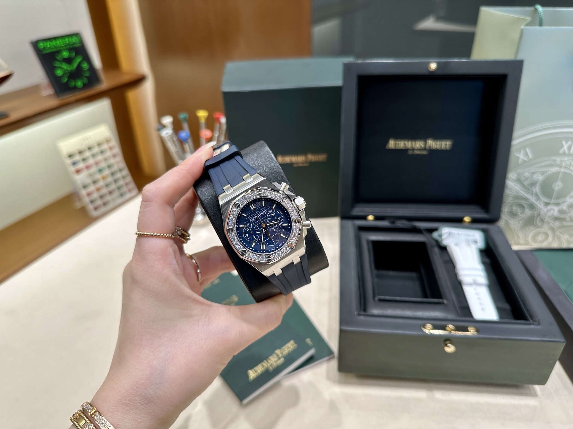 Audemars Piguet Audemars Piguet Royal Oak Offshore Steel Diamond‑Set Bezel Blue Dial Rubber Strap Chronograph Watch