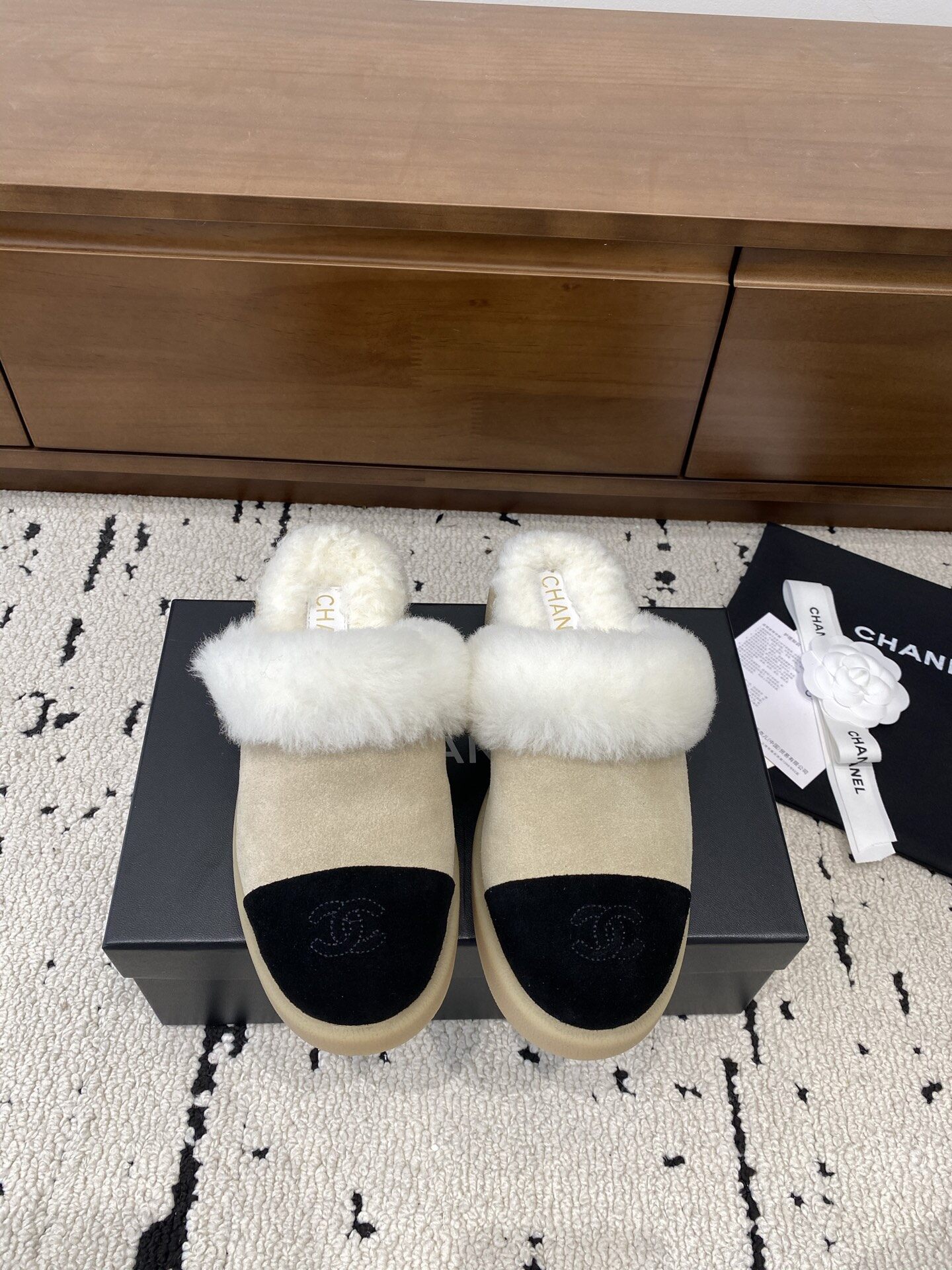 Gucci Beige Black Two-Tone Suede Wool Cuff Embroidered CC Lined Mule Slides