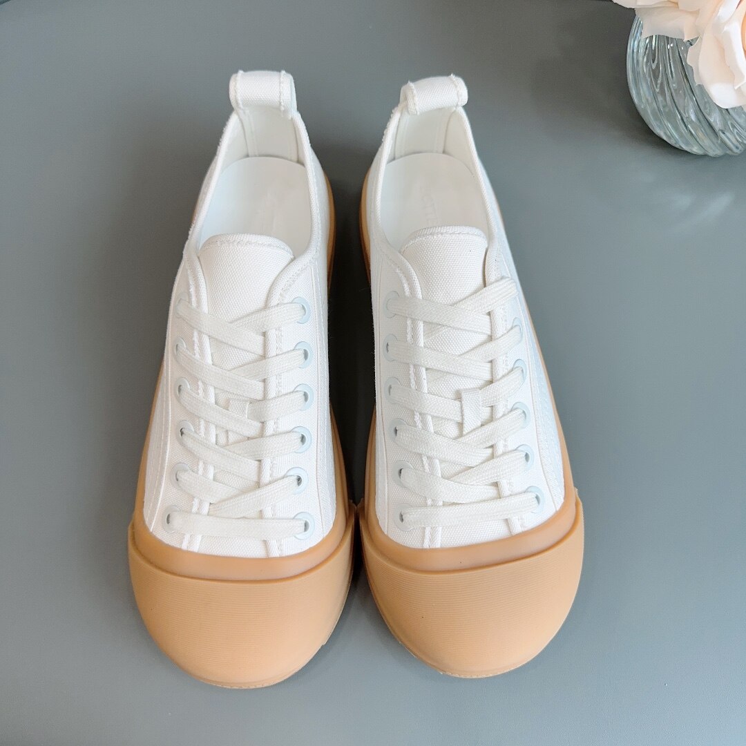 Bottega Veneta  Off White Canvas Gum Toe Cap Lace-Up Flat Casual Sneakers