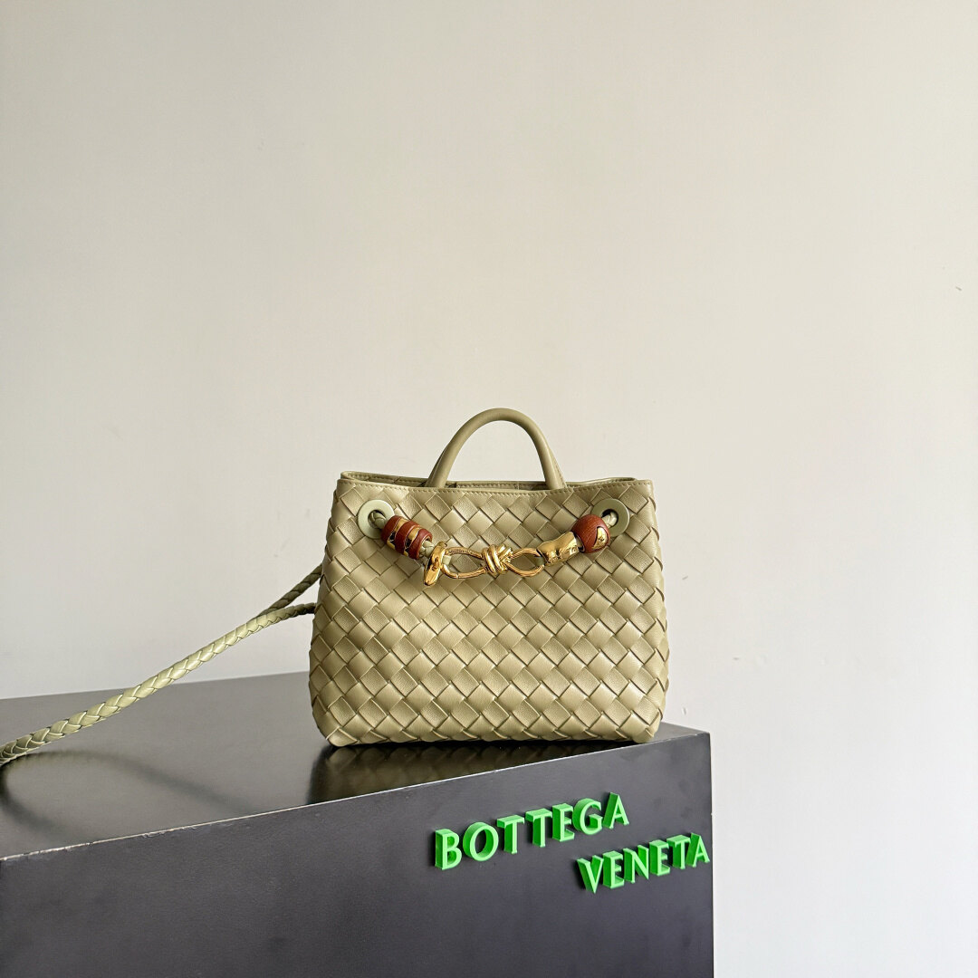Bottega Veneta Light Sage Intrecciato Woven Andiamo Bag Wooden Bead Knot Hand Crossbody Bag
