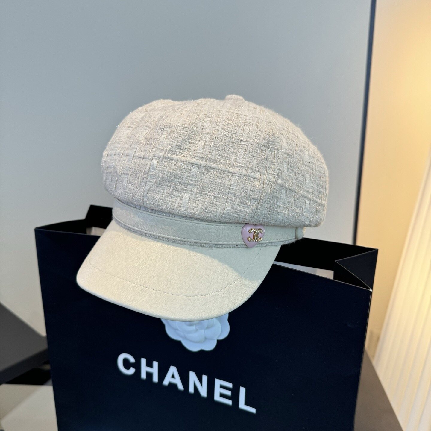 Chanel Chanel Tweed Leather‑Combined Newsboy Cap