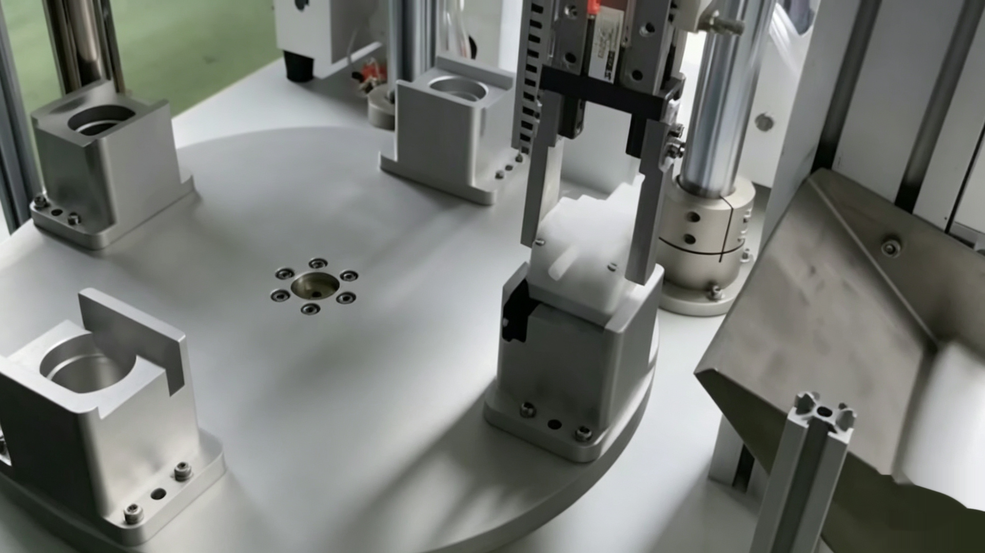 Case : Rotary Table Auto Screw Tightening Machine for Water Pump