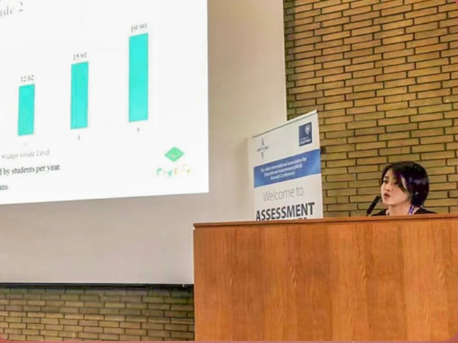 王静洁受邀在牛津大学分享学生阅读行为研究。