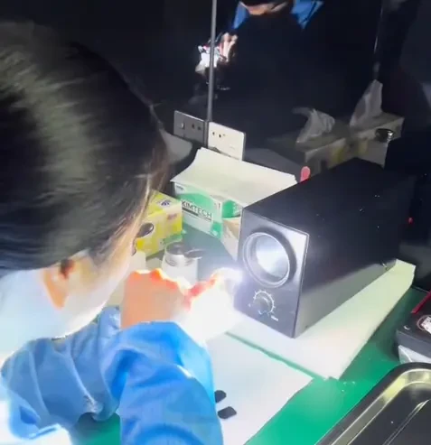 Quality inspection cleanroom for optical components