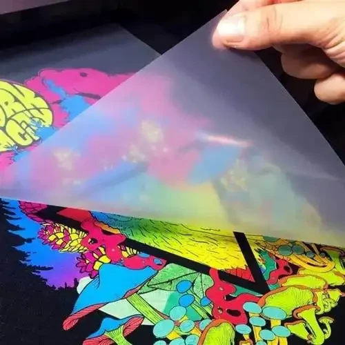 Heat transfer printing method - Professional heat press applying custom design to promotional bag