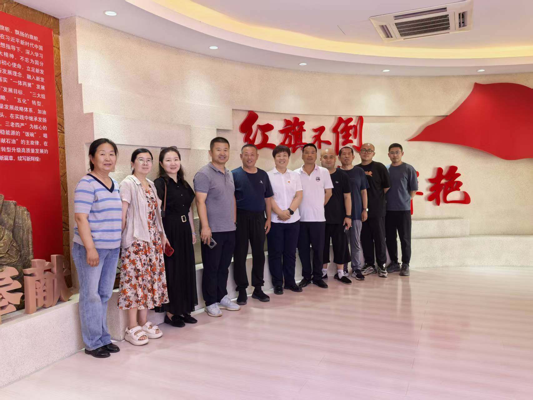 团队了解石油行业发展历程