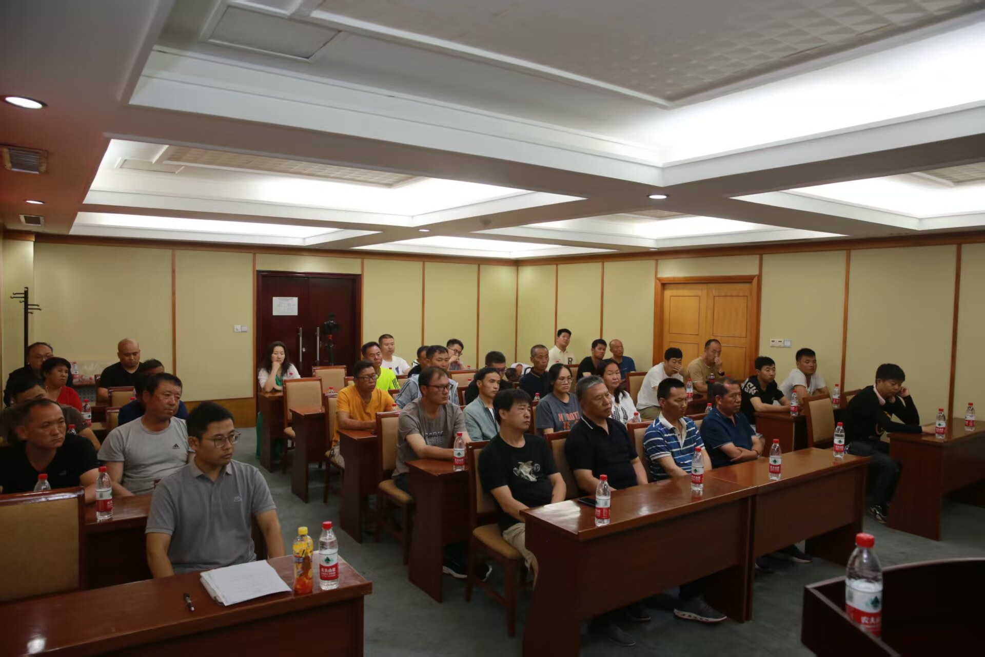 员工参与行业知识学习