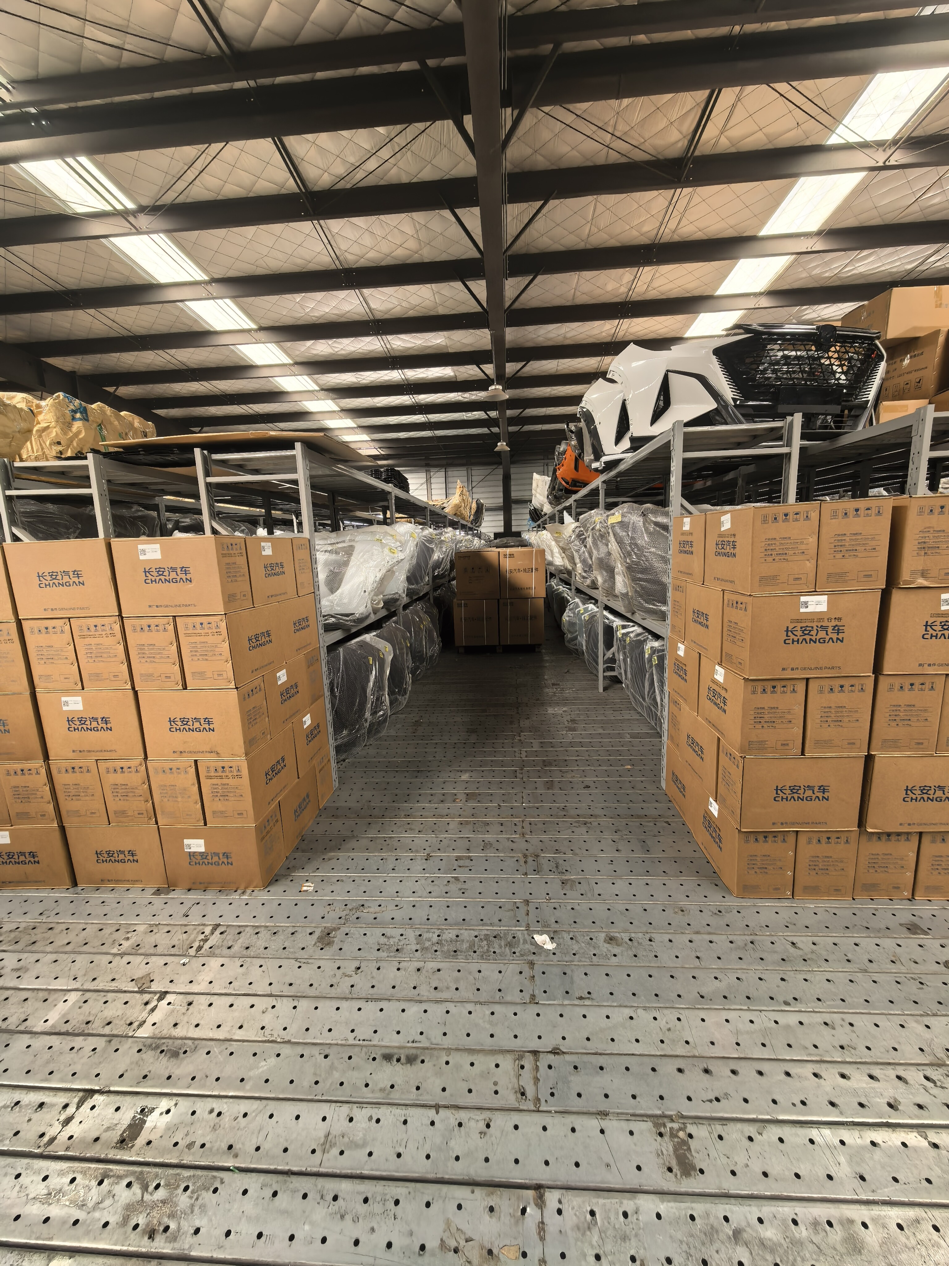Changan genuine spare parts warehouse stock in Chongqing China