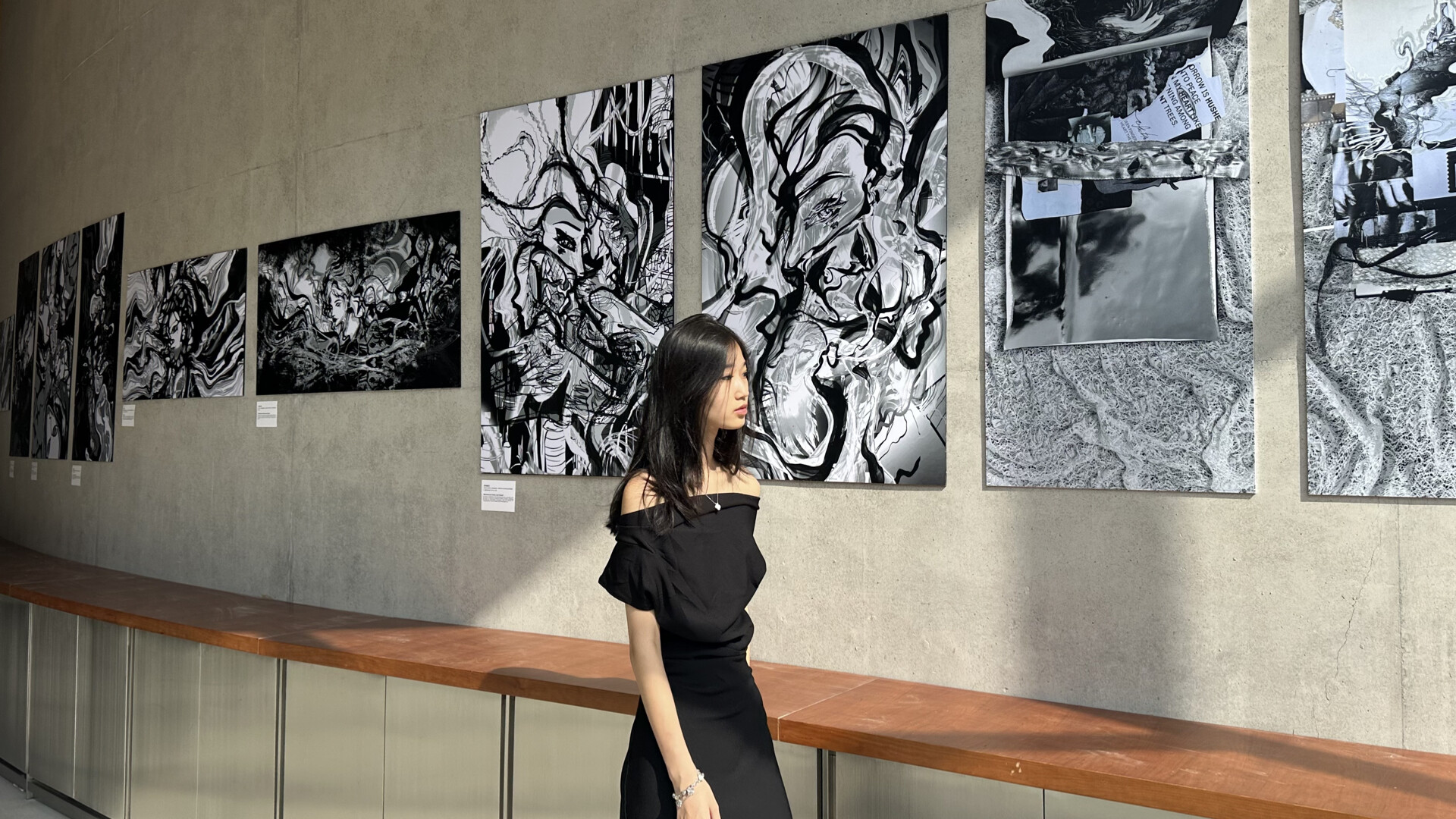Reconciling with Self Amid Alienation: Young Artist Liang Jiayi's "Alienation" Exhibition Series Launches at Zanhuan Rock Art Museum