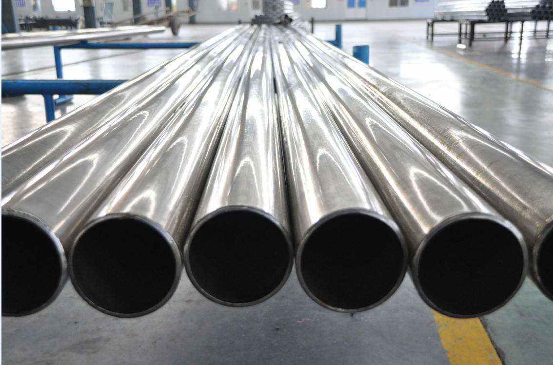 Key Differences Between 2CrMo and 15CrMo Seamless Pipes