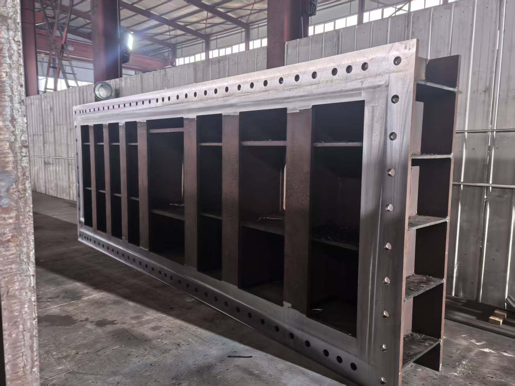 Heavy-duty agricultural machinery housing