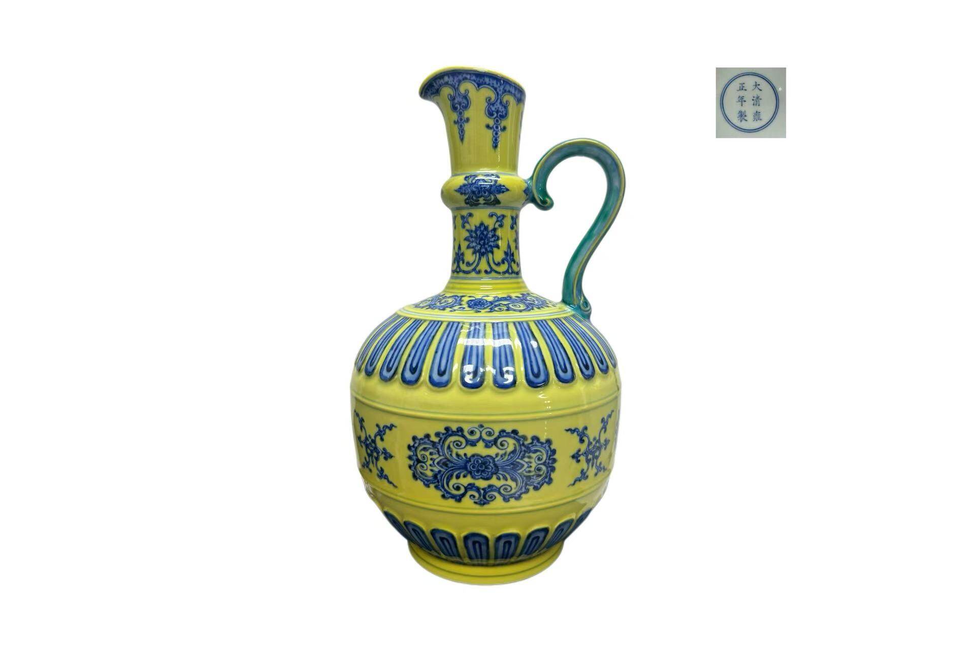 Qianlong Yellow-Ground Blue-and-White Floral Watering Can
